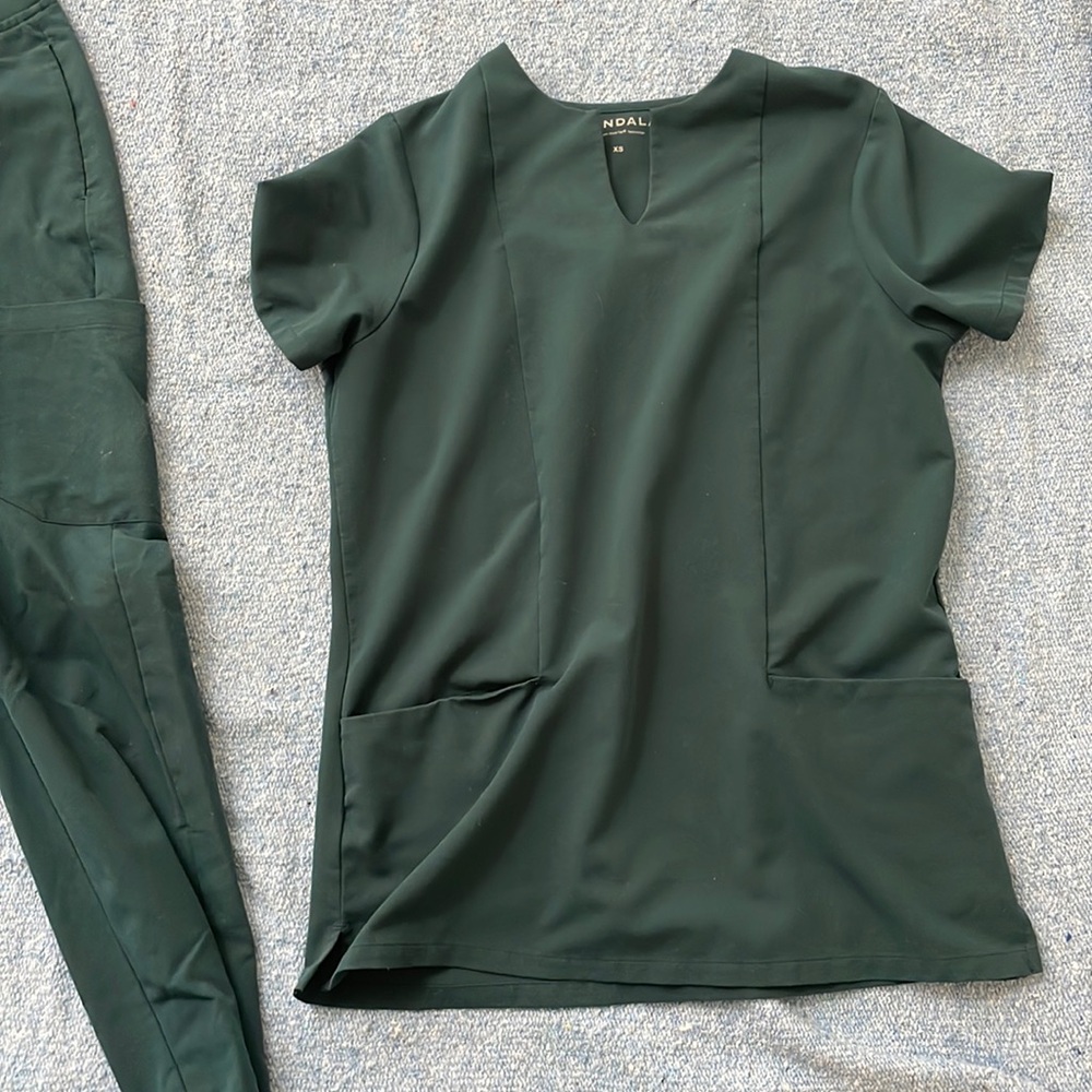 Caribbean Blue Mandala Scrubs: 9 pocket joggers & 5 pocket notch neck top